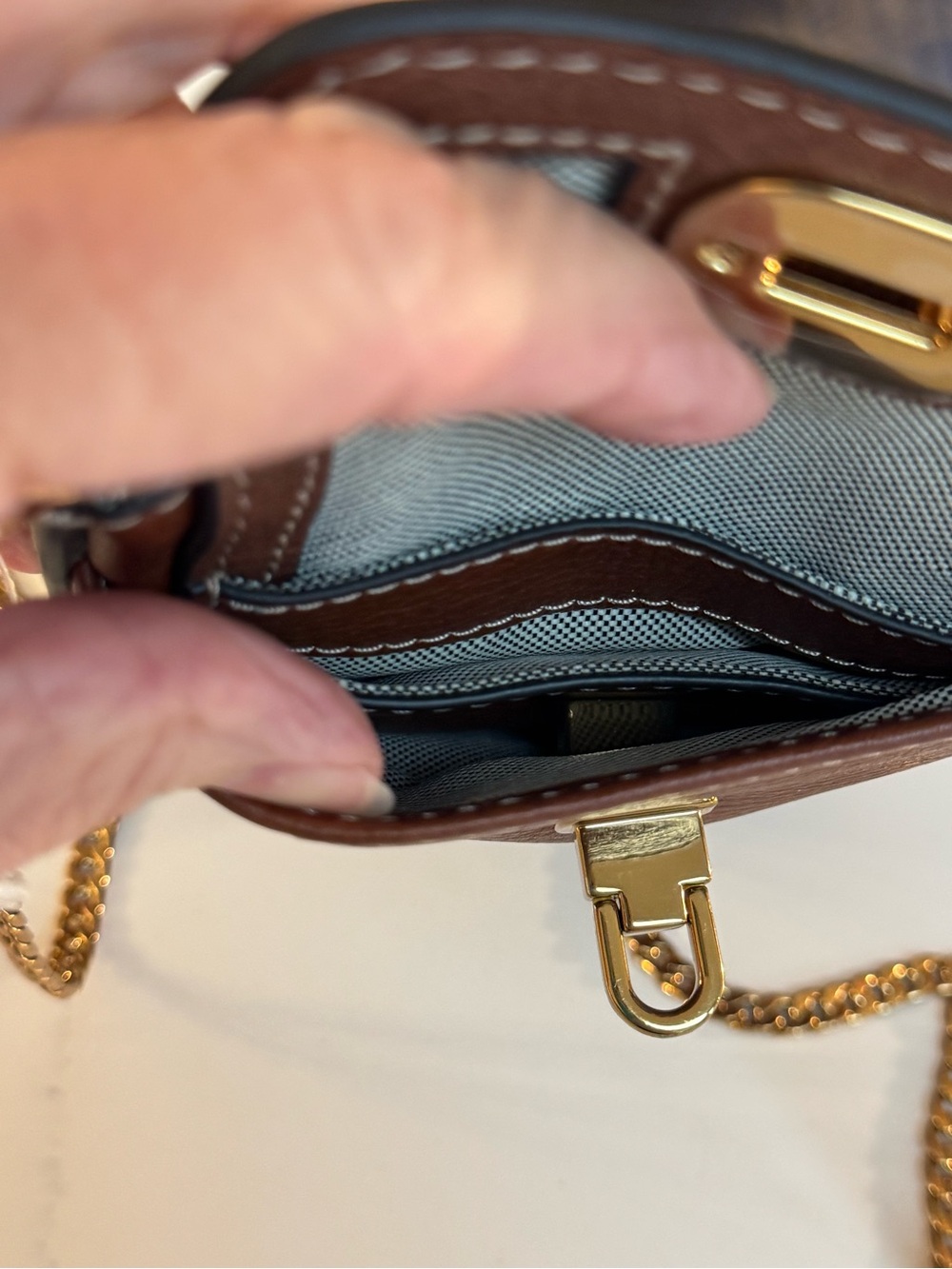 π€ NWOT FOSSIL WOMENβS HARPER LEATHER PHONE CROSSBODY BAG! - Picture 5 of 13